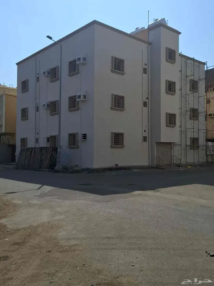 عماره للبيع جيزان _ الصفا مليون 150 ماجره دخلها 105 الف 0