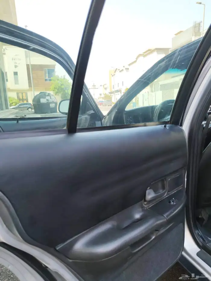 للبيع فورد كراون فكتوريا موديل 2000 16