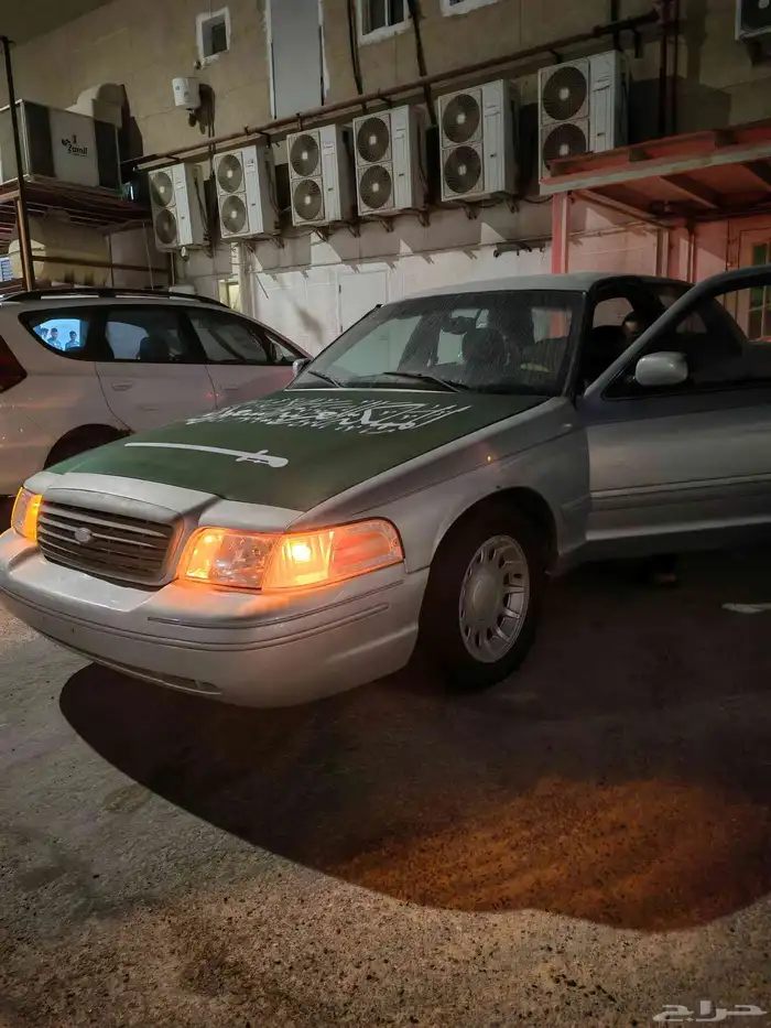 للبيع فورد كراون فكتوريا موديل 2000 24