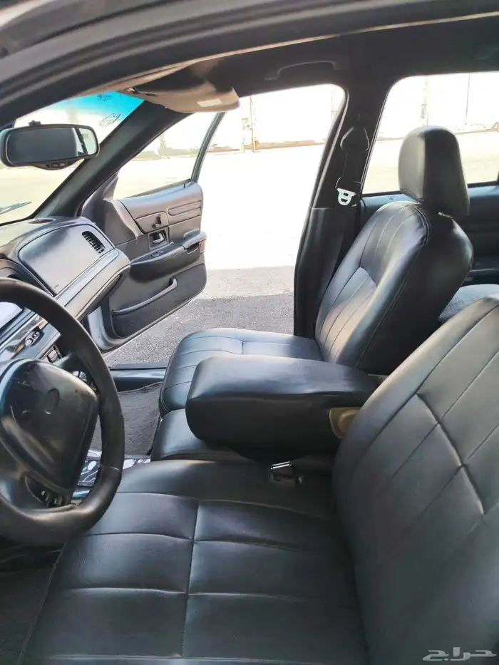 للبيع فورد كراون فكتوريا موديل 2000 20