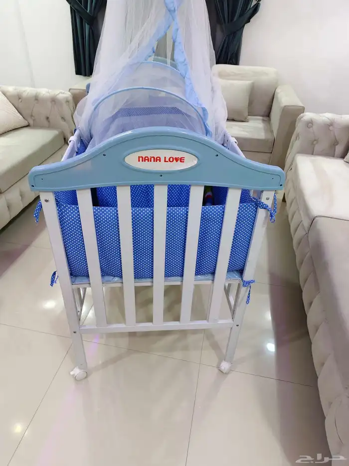 سرير اطفال وكرسي سياره 1