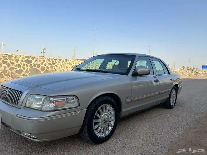 للبيع فورد ماركيز 2009 المكينه والقير البودي شرط الفحص الدو 0