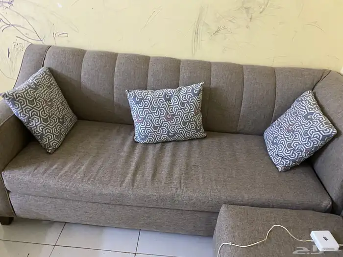كنب ركنة بحالة ممتازة 2