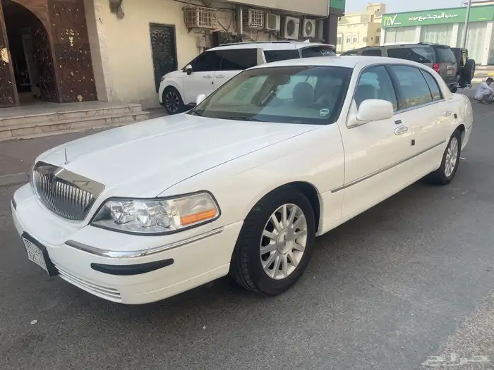 لنكون تاون كار 2007 ابيض على السوم 0