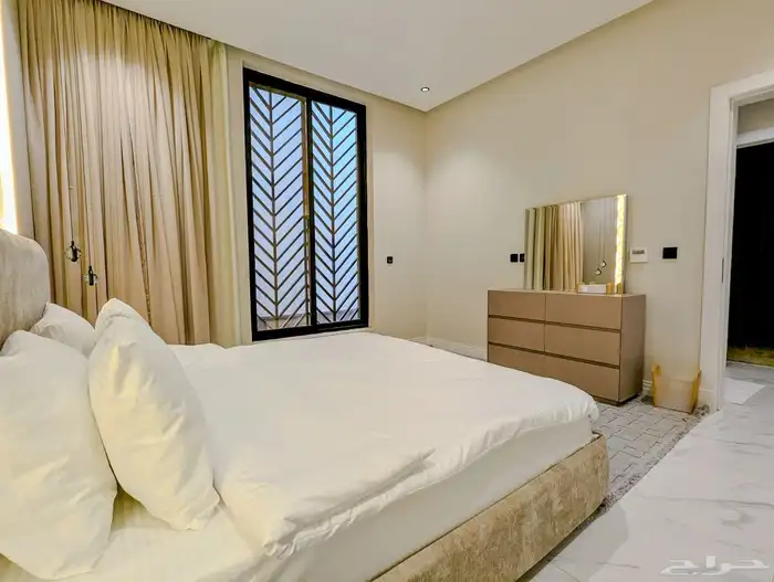 شقة فاخرة للإيجار في مجمع الماجدية   حي الملقا 8