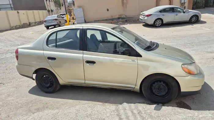 للبيع سيارة ايكو تويوتا موديل 2000 2