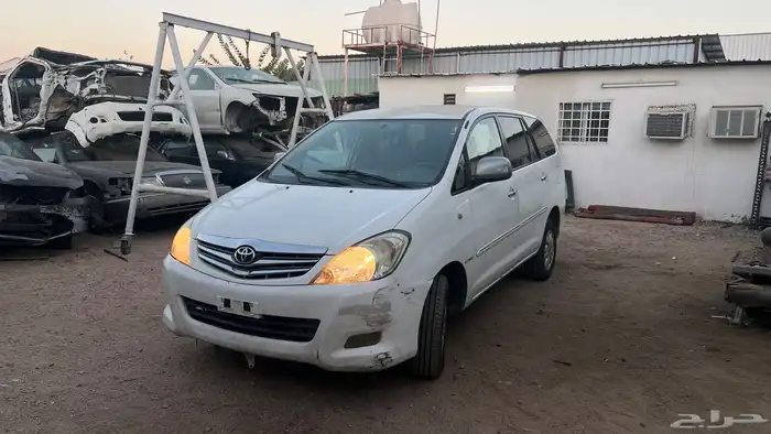 انوفا 2010 تشليح قطع غيار بودي بلد . 1