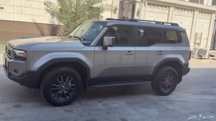 للتنازل أو الإحلال برادو 2024 TXL3 اللون برونزي 2