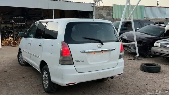 انوفا 2010 تشليح قطع غيار بودي بلد . 4