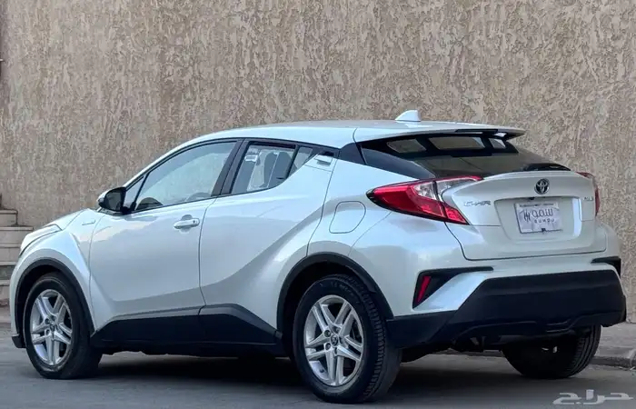 تويوتا C-HR 2022 بحالة ممتازة اقتصادي بالبنزين 12