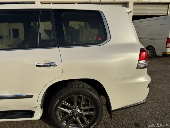 جيب لكزس LX570 فل كامل خليجي 2014 13