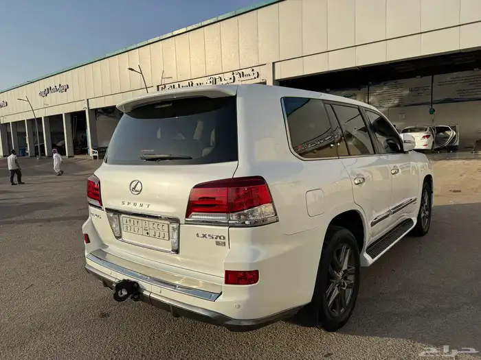 جيب لكزس LX570 فل كامل خليجي 2014 16