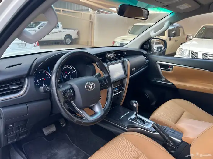 فورتشنر 2022 بنزين 6سلندر نظيف جدا لدى قمة الاطلال 56