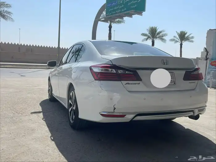 هوندا أكورد سبيشل 2017 ابيض لؤلؤي 4