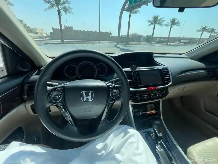 هوندا أكورد سبيشل 2017 ابيض لؤلؤي 10