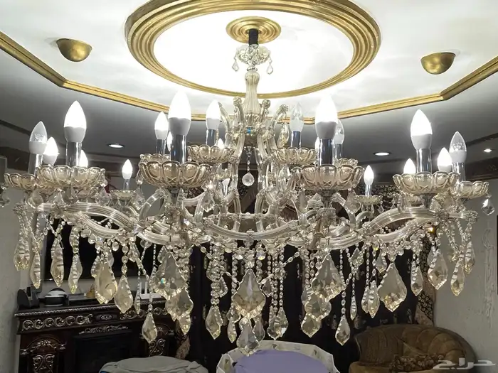 ثريا فخمة (العدد 2) 22 شمعة اللون ذهبي و فضي 2