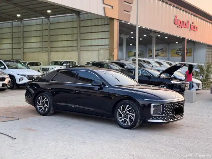 هيونداي ازيرا 2024 اسود نص فل اكسكلوسف 5