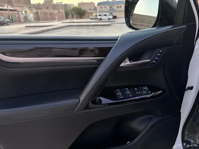 لكزس LX570 S 2018 وكالة 41
