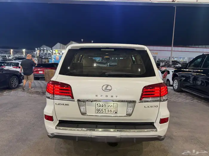 جيب لكزس 2015 LX570. 11