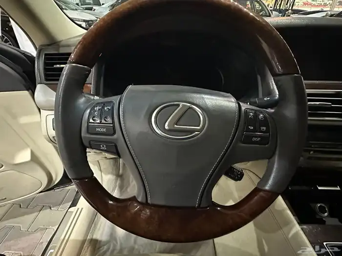 لكزس LS 460 موديل 2013 فل كامل لارج 18