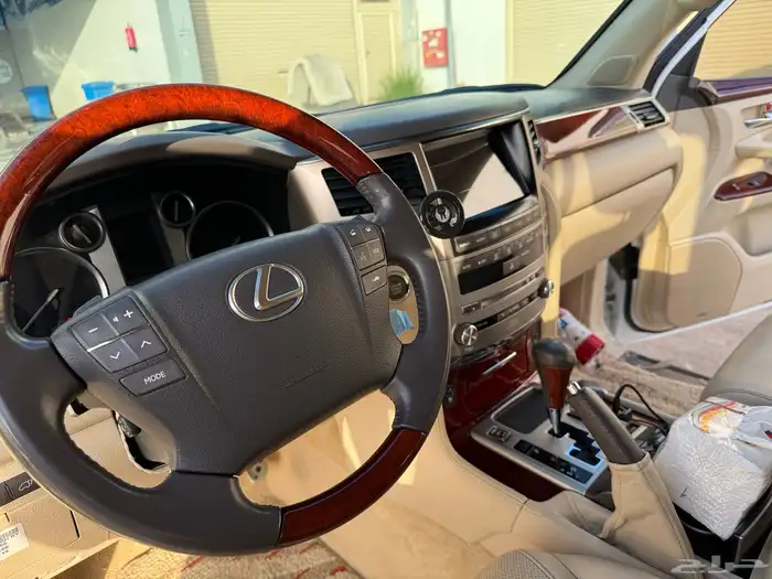 جيب لكزس LX570 فل كامل خليجي 2014 32