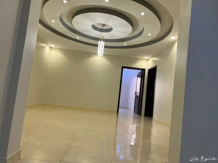 شقة ايجار مكة بالبوابه3 صالتين كبيرة مطبخ راكب مستودع 3غرف 4