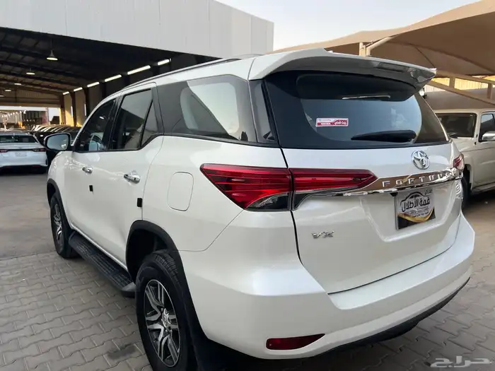 فورتشنر 2022 بنزين 6سلندر نظيف جدا لدى قمة الاطلال 21