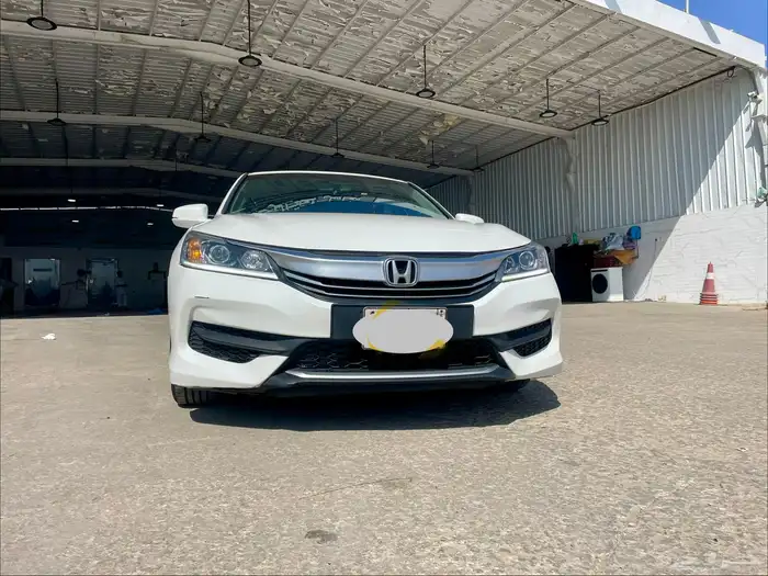 هوندا أكورد سبيشل 2017 ابيض لؤلؤي 1