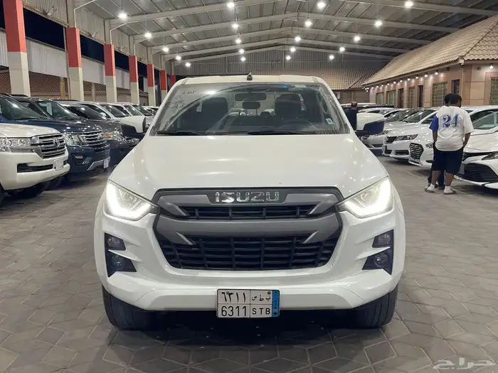 ايسوزو ديماكس 2023 LS - عداد 8 الاف بدي وكالة 0