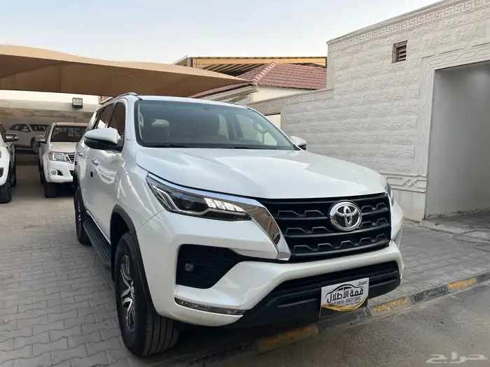 فورتشنر 2022 بنزين 6سلندر نظيف جدا لدى قمة الاطلال 1