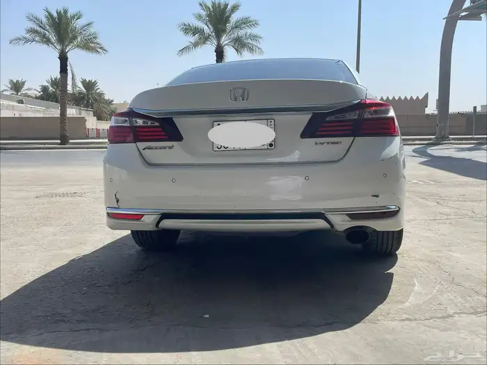 هوندا أكورد سبيشل 2017 ابيض لؤلؤي 5