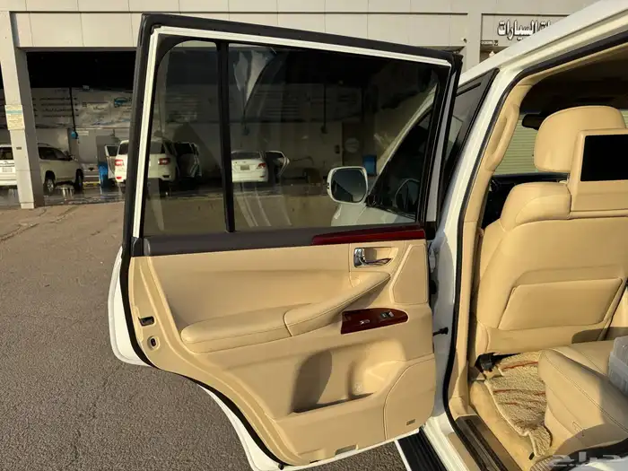 جيب لكزس LX570 فل كامل خليجي 2014 31