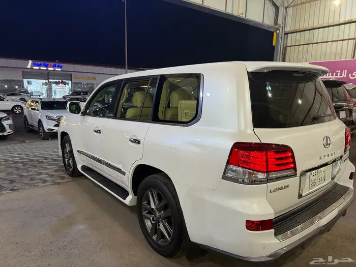 جيب لكزس 2015 LX570. 12