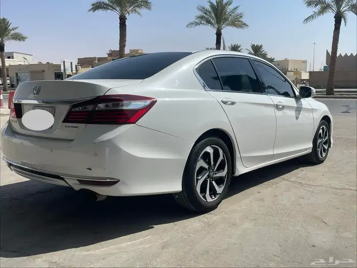 هوندا أكورد سبيشل 2017 ابيض لؤلؤي 6