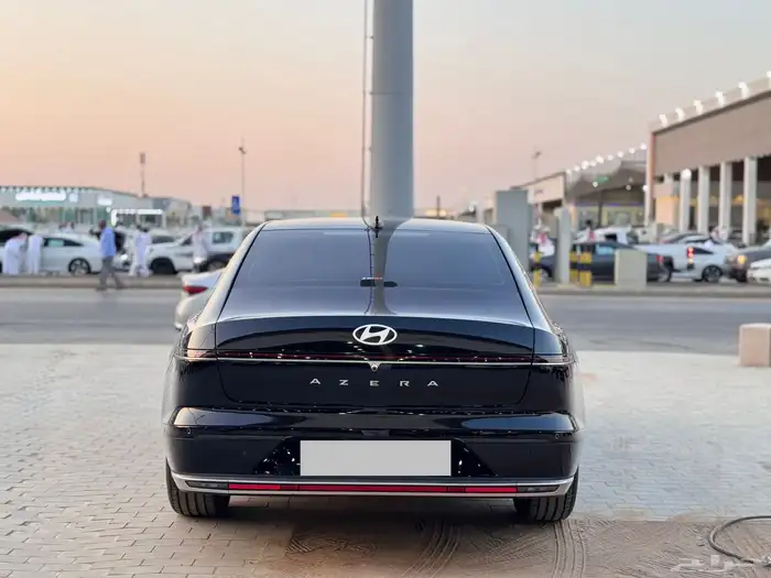 هيونداي ازيرا 2024 اسود نص فل اكسكلوسف 7