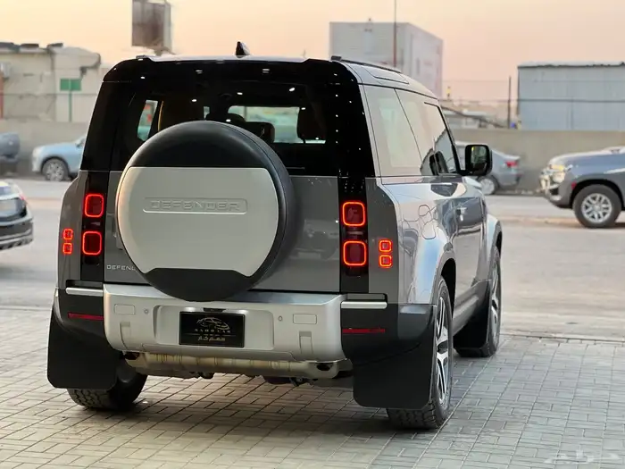 لاند روفر ديفندر HSE P400 موديل 2024 7