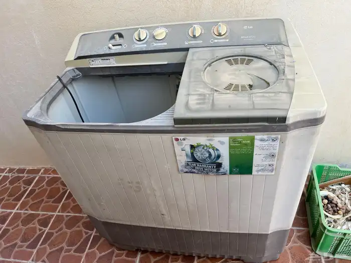 غساله   غساله للبيع تحتاج كلها صيانه و لكنها تشتغل 0