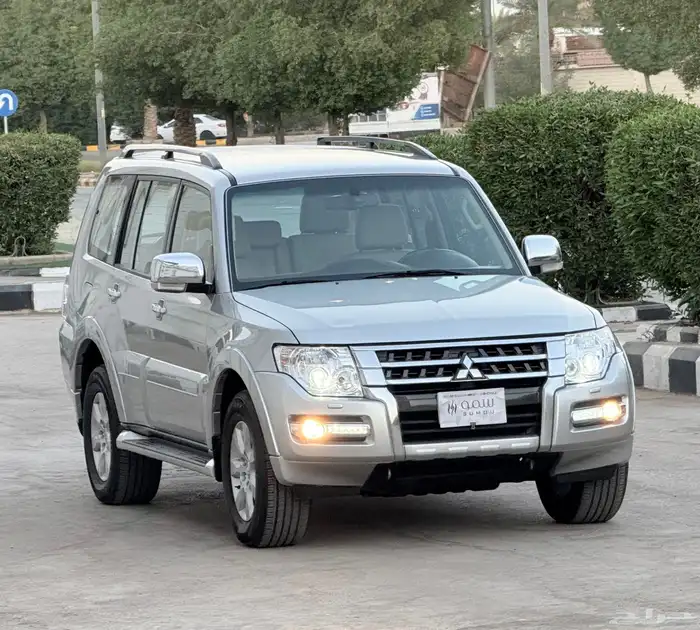 باجيرو موديل 2020 نص فل نظيفف شاشة 2