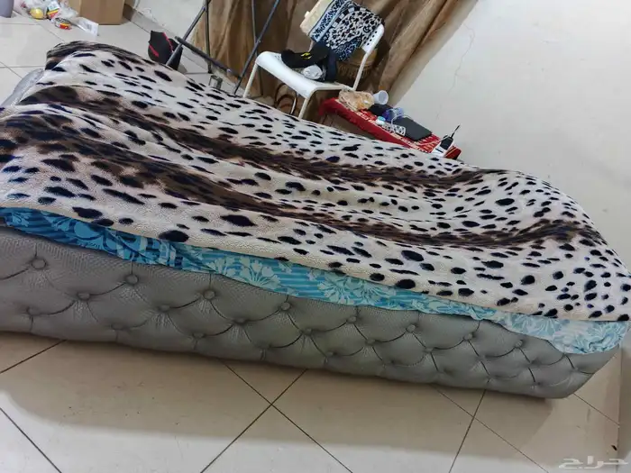 سرير مع المرتبه نظيف 1