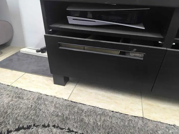 شاشة احترافيه Lg بدقة 4k وتردد 120HZ مع سونى 5 وحامل جدارى 2