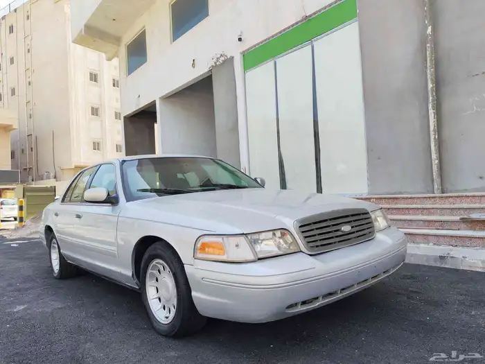 للبيع فورد كراون فكتوريا موديل 2000 6