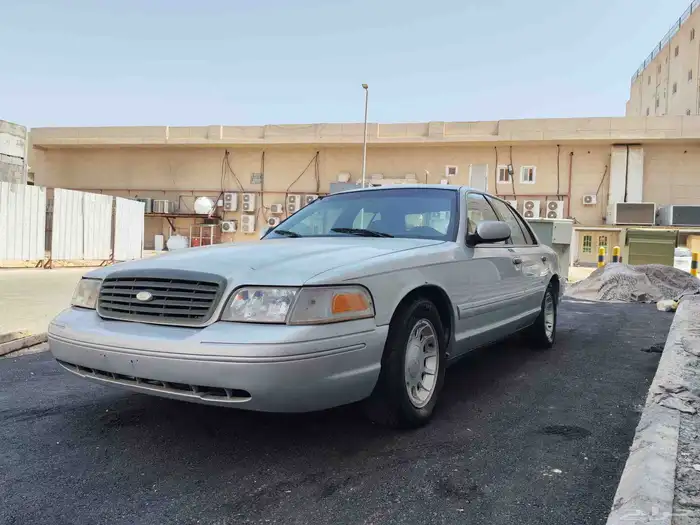 للبيع فورد كراون فكتوريا موديل 2000 7