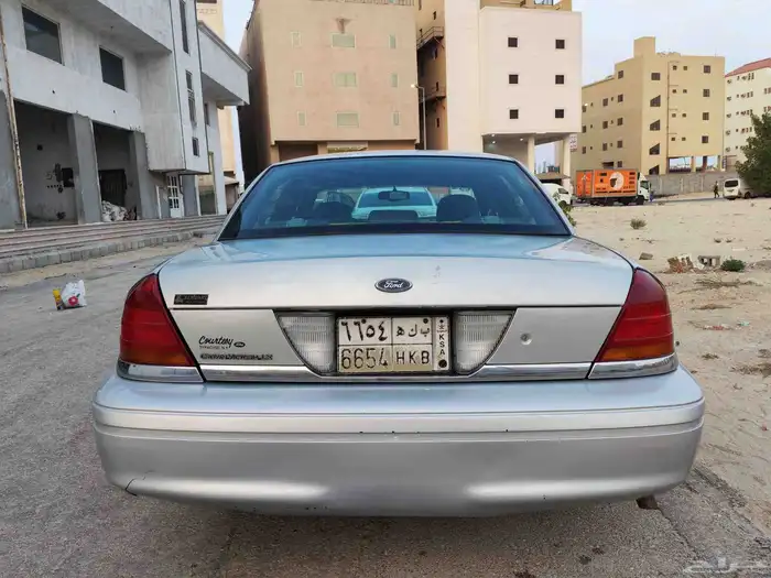للبيع فورد كراون فكتوريا موديل 2000 3