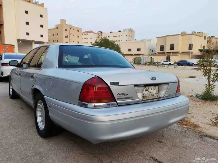 للبيع فورد كراون فكتوريا موديل 2000 4