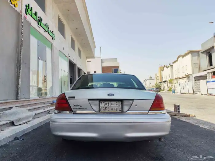 للبيع فورد كراون فكتوريا موديل 2000 8