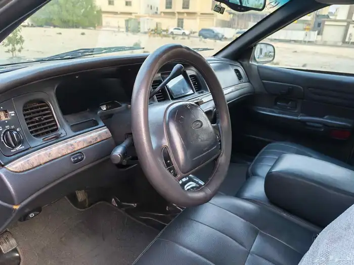 للبيع فورد كراون فكتوريا موديل 2000 12