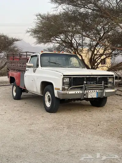 جمس معه صدوق نحل والصندوق الي راكب عليه السياره مطوفه سنه 0