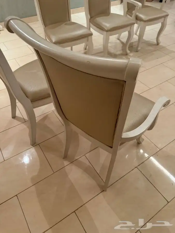 8 كراسي طعام للبيع 4