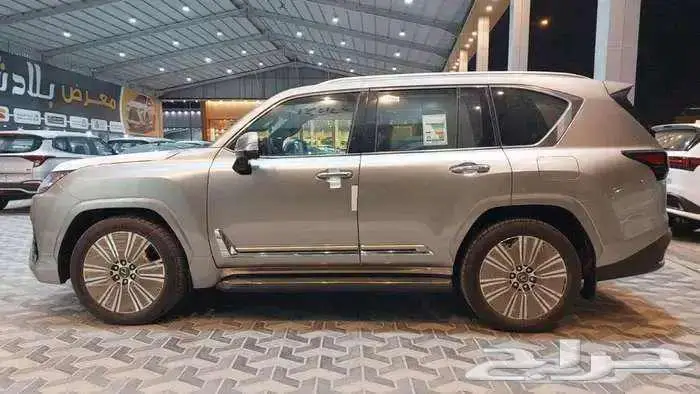 لكزس 2025 BB سعودي داخلي اوف ويت رصاصي 2