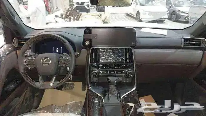 لكزس 2025 BB سعودي داخلي اوف ويت رصاصي 7